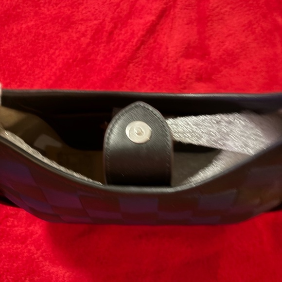 Elegant Black and Blue Woven Coachtopia Handbag - Picture 6 of 7